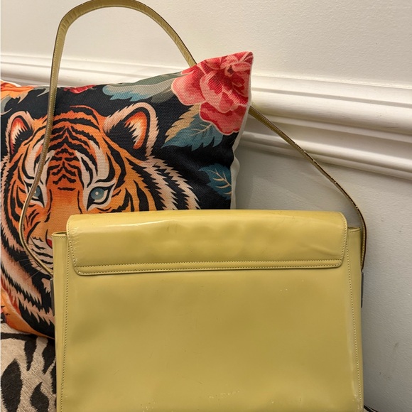 Gucci Yellow Shoulder Bag smooth patent leather poor to fair condition - Picture 2 of 14